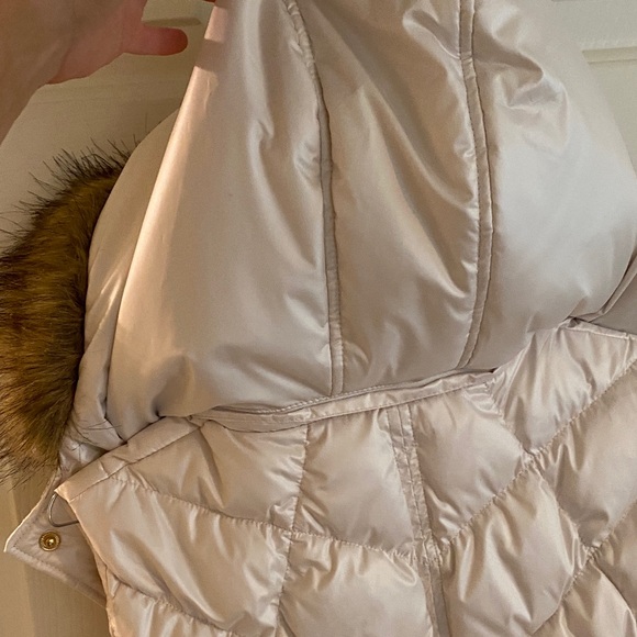 Guess Cream Puffer Vest with Faux Fur Trim - Picture 13 of 13